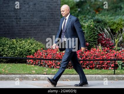 Londra, Gran Bretagna. 15 settembre 2021. Sajid Javid arriva al 10 Downing Street a Londra, in Gran Bretagna, il 15 settembre 2021. Il Segretario della Sanità Sajid Javid mantiene il suo posto. Il primo ministro britannico Boris Johnson ha rihuffed il suo gabinetto il mercoledì. Credit: Han Yan/Xinhua/Alamy Live News Foto Stock