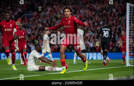 Liverpool. 16 settembre 2021. Il Trent Alexander-Arnold di Liverpool celebra il primo goal durante la partita UEFA Champions League Group B tra Liverpool e AC Milan ad Anfield, Liverpool, Gran Bretagna, il 15 settembre 2021. Credit: Xinhua/Alamy Live News Foto Stock