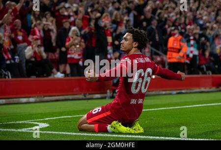 Liverpool. 16 settembre 2021. Il Trent Alexander-Arnold di Liverpool celebra il primo goal durante la partita UEFA Champions League Group B tra Liverpool e AC Milan ad Anfield, Liverpool, Gran Bretagna, il 15 settembre 2021. Credit: Xinhua/Alamy Live News Foto Stock