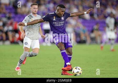 15 settembre 2021: Il centrocampista di Orlando City ANDRES PEREA (21) passa durante la prima metà della partita di calcio Orlando City vs CF Montreal all'Explororia Stadium di Orlando, Florida, il 15 settembre 2021. (Credit Image: © Cory Knowlton/ZUMA Press Wire) Foto Stock