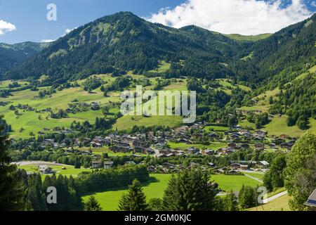 FRANCIA HAUTE-SAVOIE (74) PRAZ-SUR-ARLY, VILLAGGIO Foto Stock