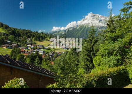 FRANCIA ALTA SAVOIA (74) LES CARROZ, IL VILLAGGIO Foto Stock