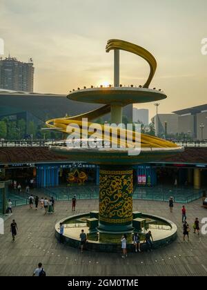 Chengdu, Cina - 20 ago 2016. Monumento di piazza della città di Chengdu, in Cina. Chengdu è la capitale del sud-ovest della Cina nella provincia del Sichuan. Foto Stock