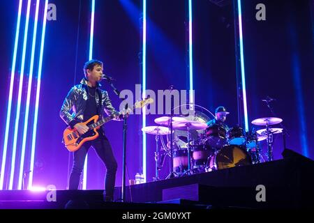 Brighton, Regno Unito. Royal Blood gioca a Homecoming Gig mercoledì 15 settembre 2021 presso il Brighton Centre, Brighton. Local Band (da Worthing) Royal Blood è composto da chitarrista e cantante Mike Kerr con il batterista ben Thatcher. Foto di Credit: Julie Edwards/Alamy Live News Foto Stock