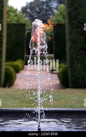 Scultura di Waterflame di Jeppe Hein Foto Stock