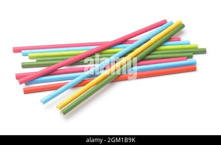Gruppo di paillette colorate di carta isolate su bianco Foto Stock