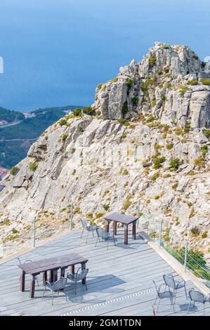 Paesaggio di montagna all'Isola d'Elba nel mediterraneo vicino alla Toscana. Abbiamo preso la funivia fino a Monte Capanne, la vetta più alta dell'isola Foto Stock