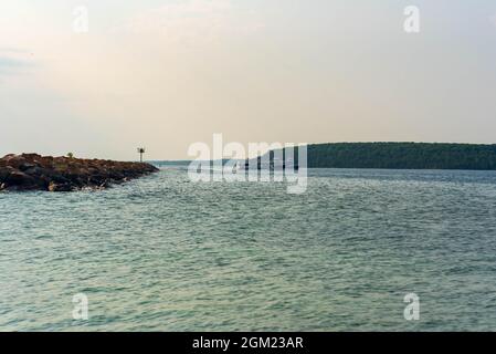 Mackinaw Island, MI - 14 luglio 2021: Due dei traghetti di Shepler che partono da Mackinaw Island, MI il 14 luglio 2021. Foto Stock