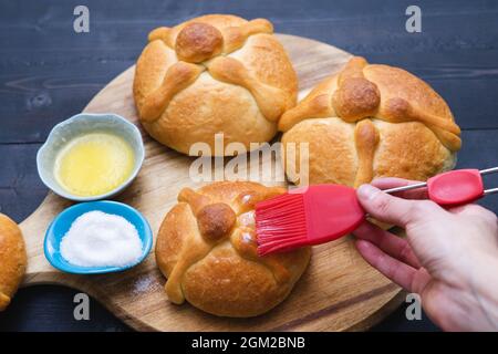 Pan de muerto. Giorno dei morti. Vacanza messicana. Spazio di copia. Cucina tipica messicana. Foto Stock