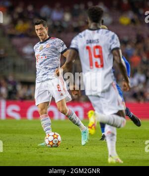 Robert Lewandowski (Muenchen), Alphonso Davies (Muenchen) FC Barcelona - FC Bayern München 14.09.2021, Fussball; UEFA, Champions League, Saison 2021/2 Foto Stock