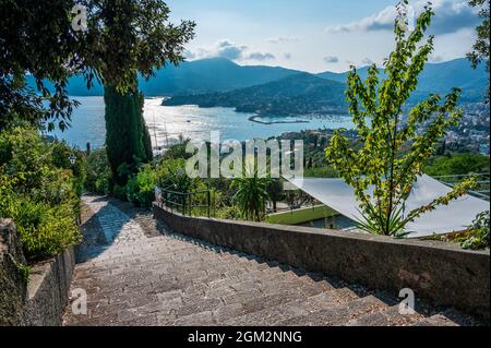 Vista sul golfo di Rapallo sulla Riviera Italiana Foto Stock