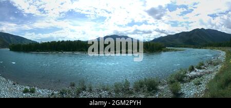 Geografia, potamologia. Meandro scorrimento, fiume loop. Siberia centrale (parte sud). Panorama di fiumi potenti e foreste di taiga, estate, conifor tipico Foto Stock