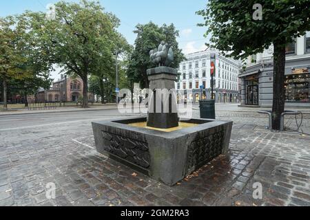 Oslo, Norvegia. Settembre 2021 la fontana in piazza Stortovet nel centro della città Foto Stock