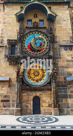 Orologio astronomico di Praga sulla torre del Municipio, Piazza della Città Vecchia, Praga, repubblica Ceca Foto Stock