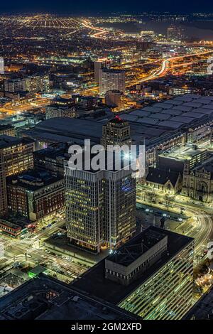 Philly dall'alto - Vista dall'alto al centro citta' con lo storico Municipio di Philadelphia, il Notary Hotel il Tempio Masonico per citarne alcuni durante Foto Stock