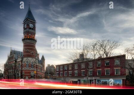 NYPL Branch Jefferson Market - Vista dello stile architettonico gotico vittoriano del Jefferson Market Branch, New York Public Library, che wa Foto Stock