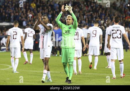 Presnel Kimpembe Goalkeeper di PSG Keylor Navas salutano i tifosi che hanno seguito la UEFA Champions League, Group Stage, Group 1 tra le partite di calcio Foto Stock