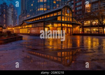 72nd St Broadway Subway Station NYC - Vista d'ingresso della casa di controllo. La 72nd Street è una stazione espressa sulla IRT Broadway - Seventh Avenue Line Foto Stock