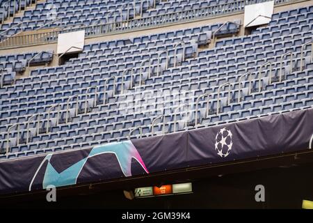 Illustrazione, vista generale degli stand durante la UEFA Champions League, partita di calcio disputata tra il FC Barcelona e il Bayern Monaco a Camp Nou St Foto Stock