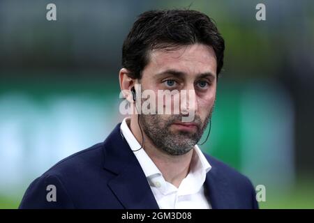 Diego Milito, ex giocatore del FC Internazionale, si occupa della partita UEFA Champions League Group D tra FC Internazionale e Real Madrid FC . Foto Stock