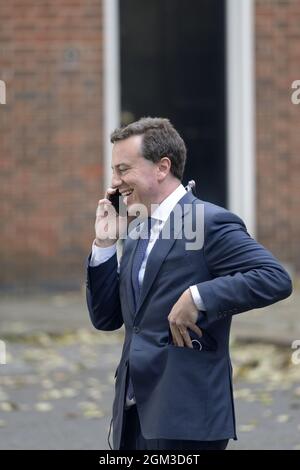 Sam Coates - Deputy Political Editor, Sky News - a Downing Street il giorno di un rimpasto del Gabinetto, 15 settembre 2021 Foto Stock