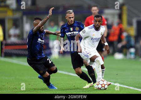 Rodrygo va del Real Madrid cf controlla la palla durante la partita UEFA Champions League Group D tra FC Internazionale e Real Madrid FC . Foto Stock