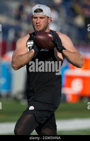 Pittsburgh Steelers linebacker TJ Watt (90) al periodo di riscaldamento prima della partita Pro Football Hall of Fame al Tom Benson Hall of Fame Stadium, giovedì, Foto Stock