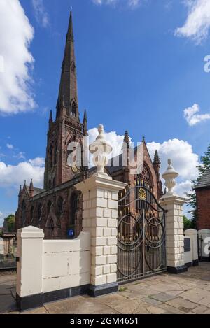 Chiesa parrocchiale di St. Elphin Warrington. La chiesa è designata dal patrimonio inglese come un edificio classificato di grado II Foto Stock