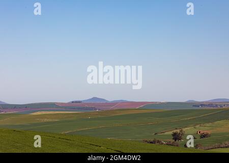 Vista generale del paesaggio di campagna con cielo nuvoloso Foto Stock