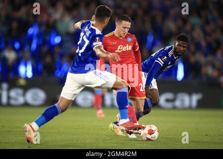 Leicester, GBR. 16 settembre 2021. Piotr Zielinski di Napoli e Kelechi Iheanacho di Leicester City durante Leicester City contro Napoli, UEFA Europa League Football match, King Power Stadium, Leicester, UK-16 Sep 2021 Credit: Michael Zemanek/Alamy Live News Foto Stock