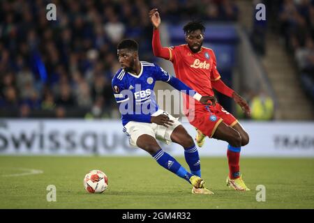 Leicester, GBR. 16 settembre 2021. Kelechi Iheanacho di Leicester City e Franck Zambo di Napoli durante Leicester City contro Napoli, UEFA Europa League Football match, King Power Stadium, Leicester, UK-16 Sep 2021 Credit: Michael Zemanek/Alamy Live News Foto Stock