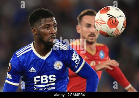 Leicester, GBR. 16 settembre 2021. Kelechi Iheanacho di Leicester City e Fabian Ruiz di Napoli durante Leicester City contro Napoli, UEFA Europa League Football match, King Power Stadium, Leicester, UK-16 Sep 2021 Credit: Michael Zemanek/Alamy Live News Foto Stock