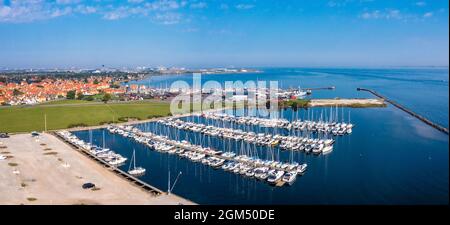 Una vista mozzafiato di mega yacht a Port Hercules, Monaco. Foto Stock