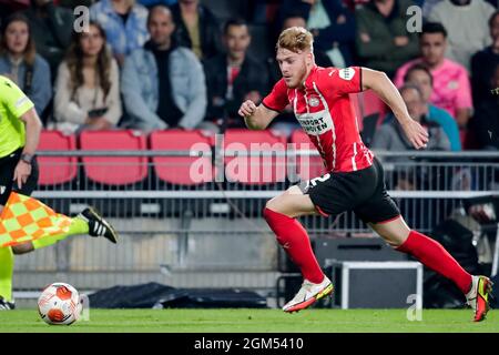 Eindhoven, Paesi Bassi. 16 settembre 2021. EINDHOVEN, PAESI BASSI - SETTEMBRE 16: Yorbe Vertessen del PSV durante la partita di palcoscenico del Gruppo UEFA Europa League tra PSV e Real Sociedad allo Stadio Phillips il 16 Settembre 2021 a Eindhoven, Paesi Bassi (Foto di Broer van den Boom/Orange Pictures) Credit: Orange Pics BV/Alamy Live News Foto Stock