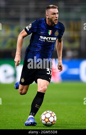 Milano, Italia. 15 settembre 2021. Milano Skriniar del FC Internazionale in azione durante la partita di calcio UEFA Champions League tra FC Internazionale e Real Madrid CF. Credit: Nicolò campo/Alamy Live News Foto Stock