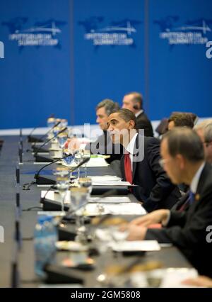 Il Presidente Barack Obama fa osservazioni durante il pranzo dei leader al G-20 Pittsburgh Summit al David L. Lawrence Convention Center di Pittsburgh, Penn., 25 settembre 2009. (Foto ufficiale della Casa Bianca di Pete Souza)questa fotografia ufficiale della Casa Bianca è resa disponibile solo per la pubblicazione da parte delle organizzazioni di notizie e/o per uso personale per la stampa da parte del soggetto(i) della fotografia. La fotografia non può essere manipolata in alcun modo e non può essere utilizzata in materiali commerciali o politici, pubblicità, e-mail, prodotti, promozioni che in alcun modo suggeriscono l'approvazione o l'approvazione del Pr Foto Stock