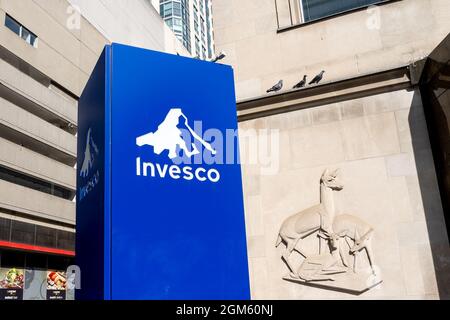 Insegna Invesco fuori dal loro ufficio nel centro di Toronto. Foto Stock