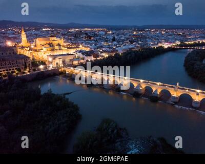 Vista aerea di Cordoba al crepuscolo Foto Stock