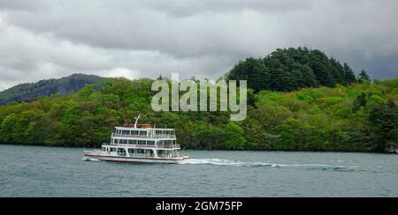 Aomori, Giappone - 16 maggio 2017. Scenario del Lago di Towada in Aomori, Giappone. Il lago Towada è il più grande lago cratere dell'isola di Honshu. Foto Stock