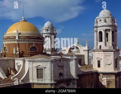 CUPOLLA Y TORRES DE LA CATEDRAL DE CADIZ - SIGLO XIX Autore: DAURA JUAN. Ubicazione: CATEDRAL. Cadiz. SPAGNA. Foto Stock