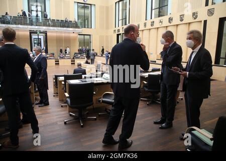 Berlino, Germania. 17 settembre 2021. I membri del Länder partecipano all'ultima riunione del Bundesrat prima delle elezioni del Bundestag. Credit: Wolfgang Kumm/dpa/Alamy Live News Foto Stock