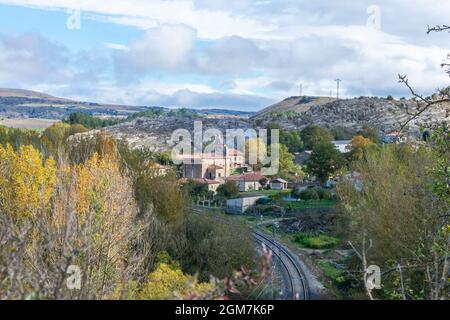 Vista panoramica di un villaggio di Palencia, Spagna Foto Stock