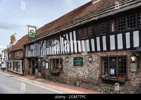 ALFRISTON, SUSSEX, Regno Unito - SETTEMBRE 13 : Vista del George Inn in Alfriston, East Sussex il 13 Settembre 2021 Foto Stock