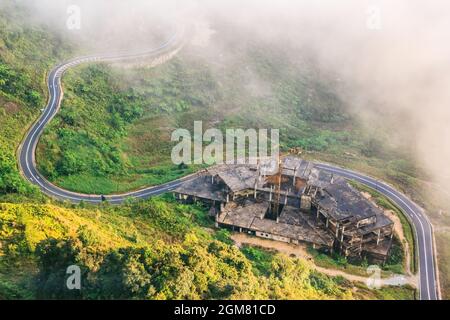 La vista dall'alto intorno all'hotel First World e' il piu' grande hotel di Genting Resort nel sito piu' panoramico in Genting Highlands, Pahang, Malesia Foto Stock