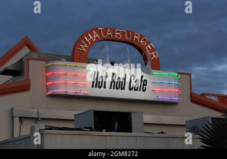 Tyler, Texas - 10 novembre 2018: Whataburger Hot Rod Cafe situato a South Broadway in Tyler, Texas Foto Stock