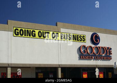 Tyler, TX: Goody's Family Clothing Store con uscire dai cartelli aziendali Foto Stock