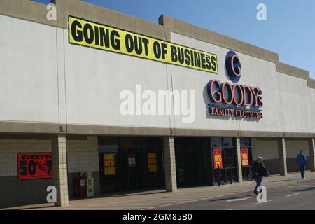 Tyler, TX: Goody's Family Clothing Store con uscire dai cartelli aziendali Foto Stock