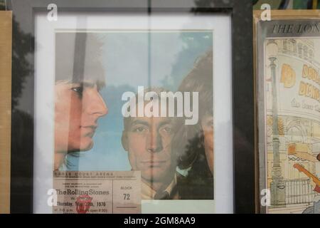 Charlie Watts sulla copertina dell'album dei dischi in vinile nero e blu Rolling Stones Foto Stock