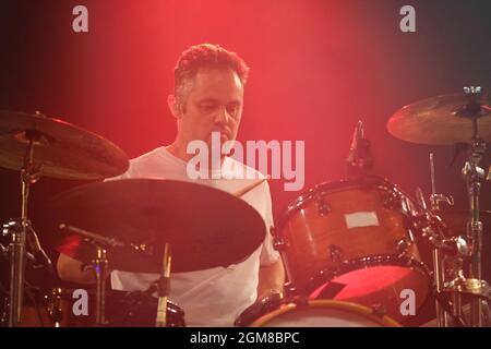 Newport, Regno Unito. 16 settembre 2021. Il batterista Peter Ellard della band pop Scouting for Girls si esibisce dal vivo sul palco all'Isle of Wight Festival di Newport. Credit: SOPA Images Limited/Alamy Live News Foto Stock