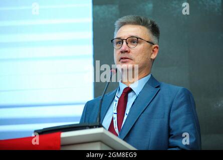 Direttore di NEWTELCO Vladimir Khomenko Keeping discorso. Forum sul risparmio energetico. Settembre 14, 2021. Kiev, Ucraina Foto Stock